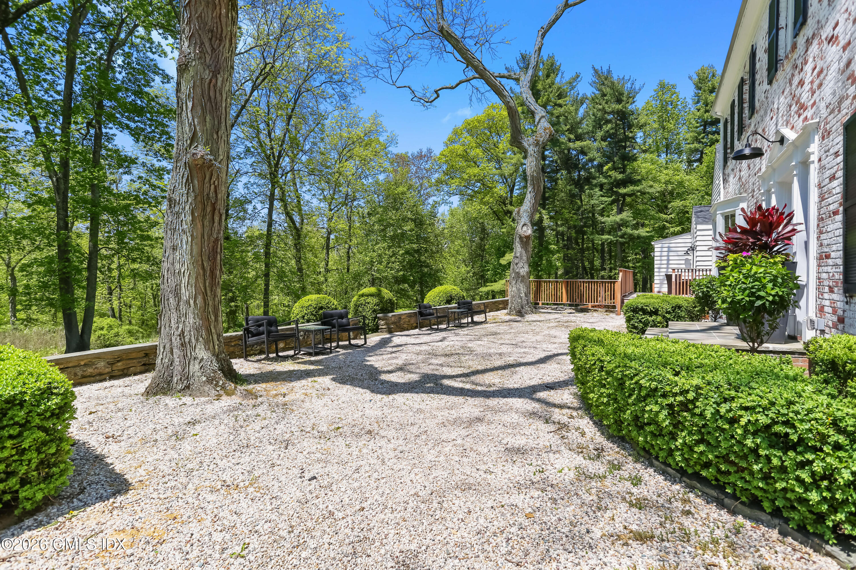 530 Round Hill Road