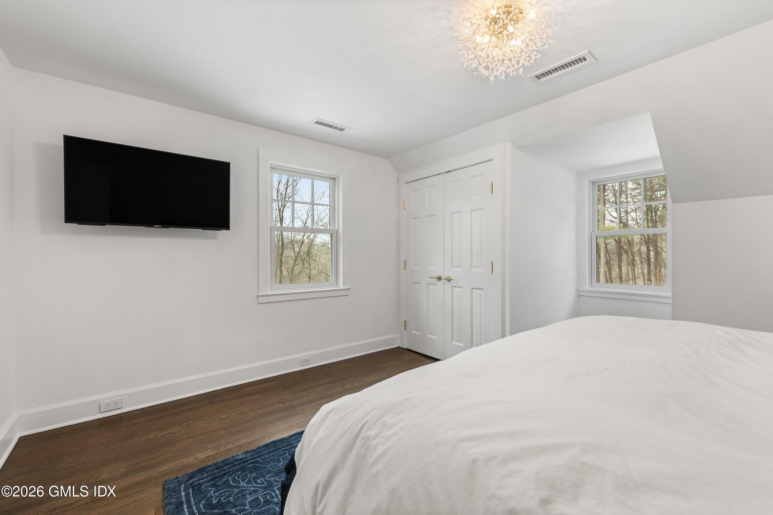 530 Round Hill Road