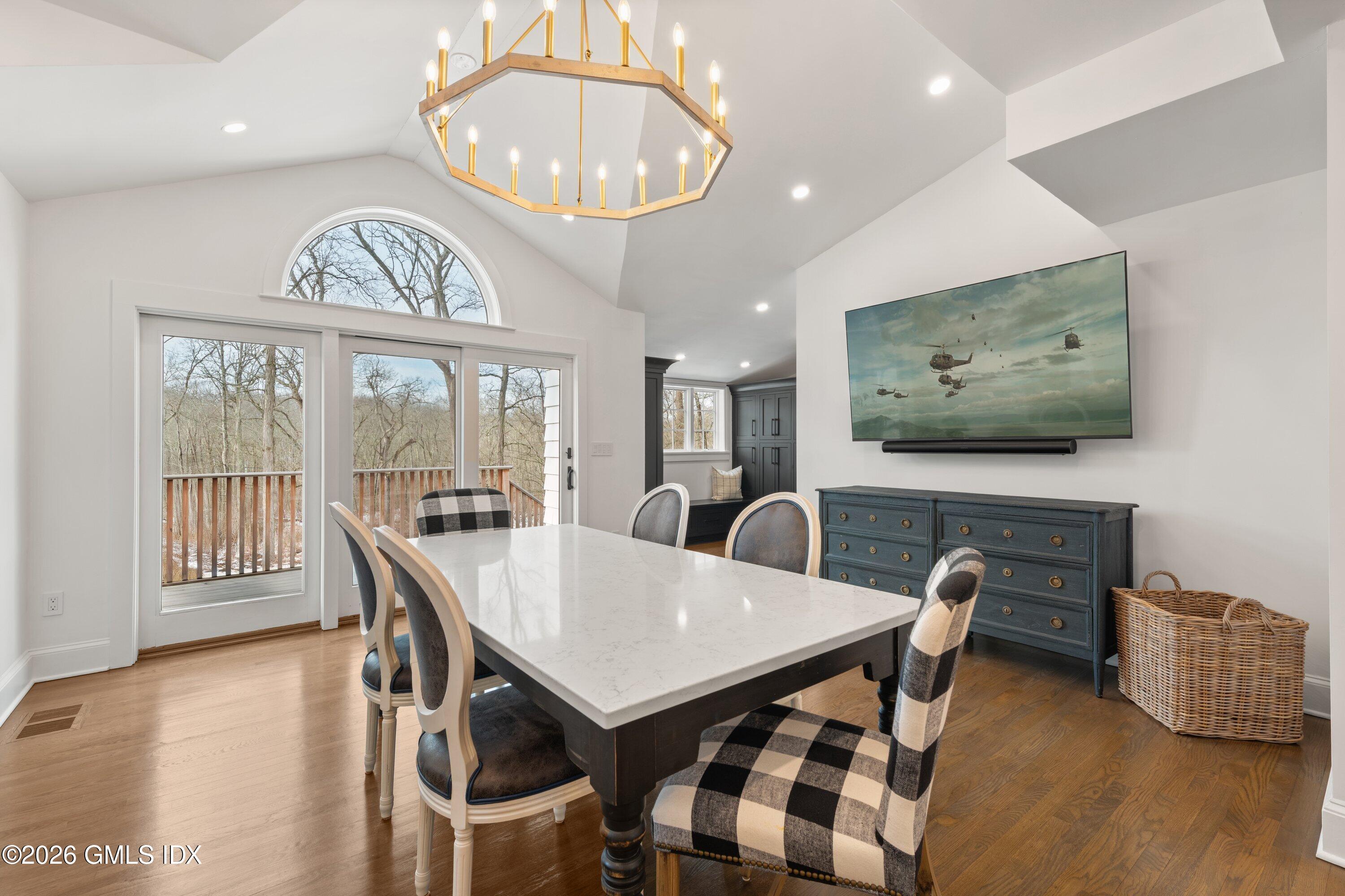 530 Round Hill Road