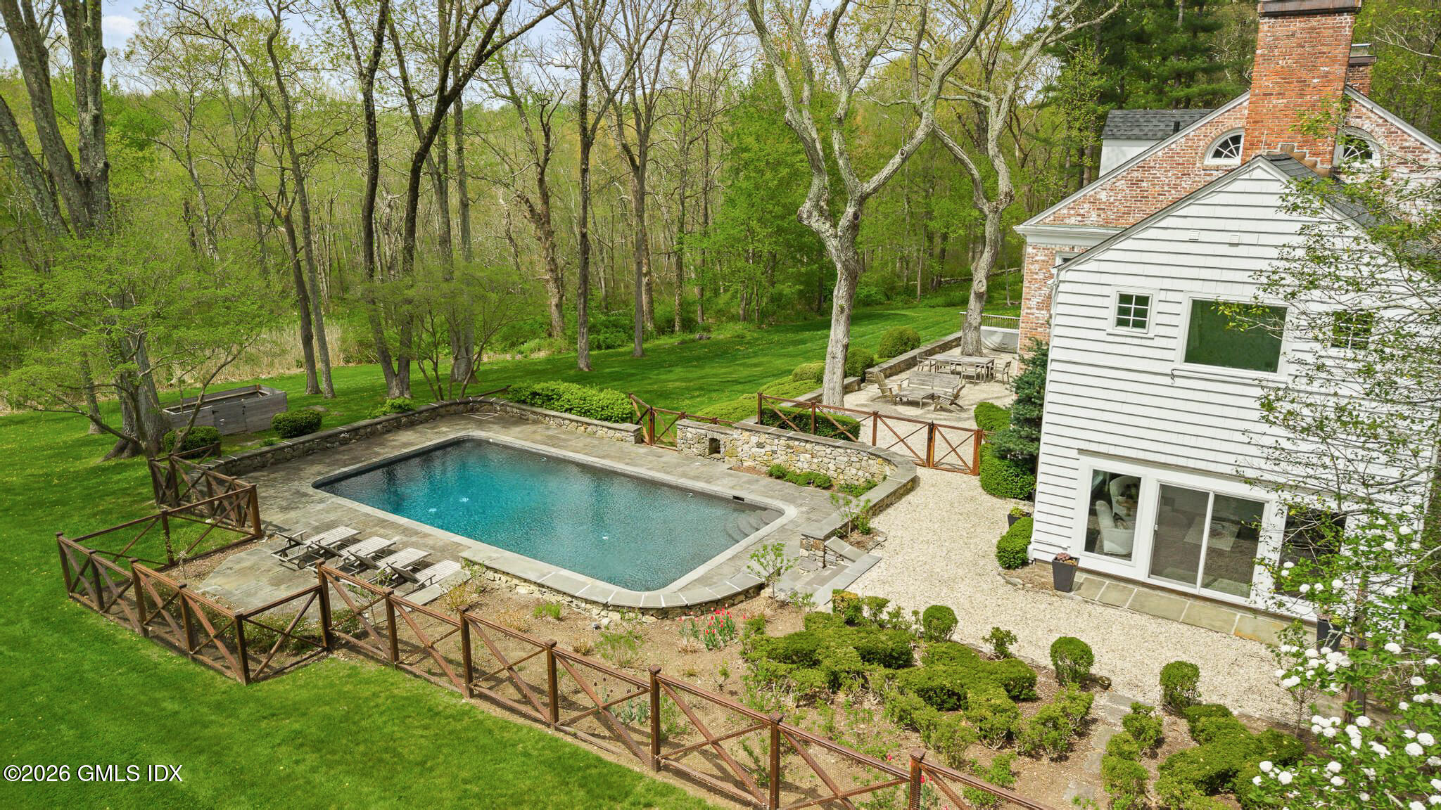 530 Round Hill Road