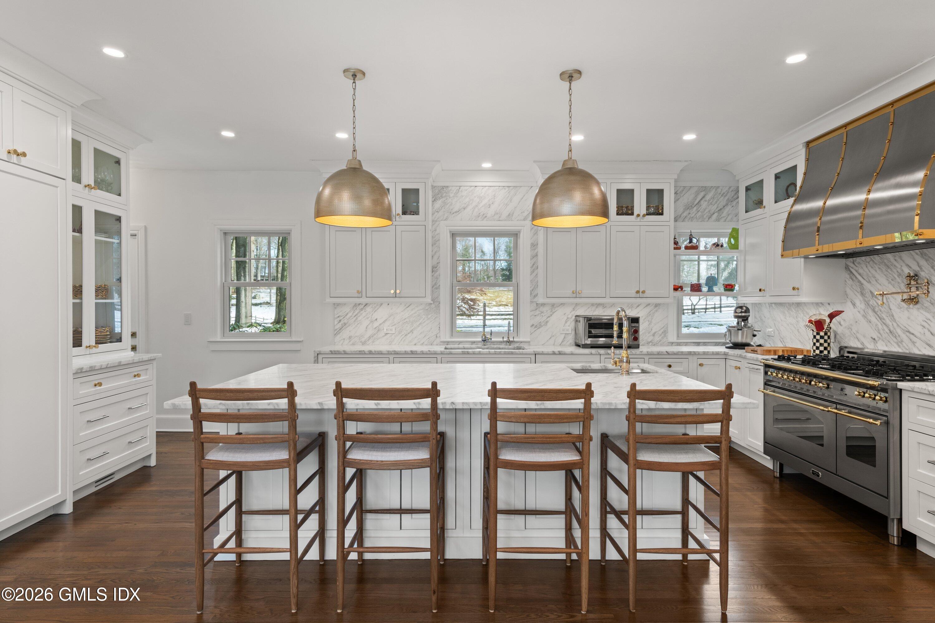 530 Round Hill Road