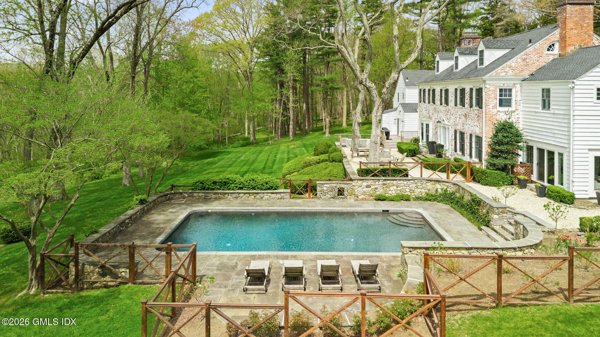 530 Round Hill Road