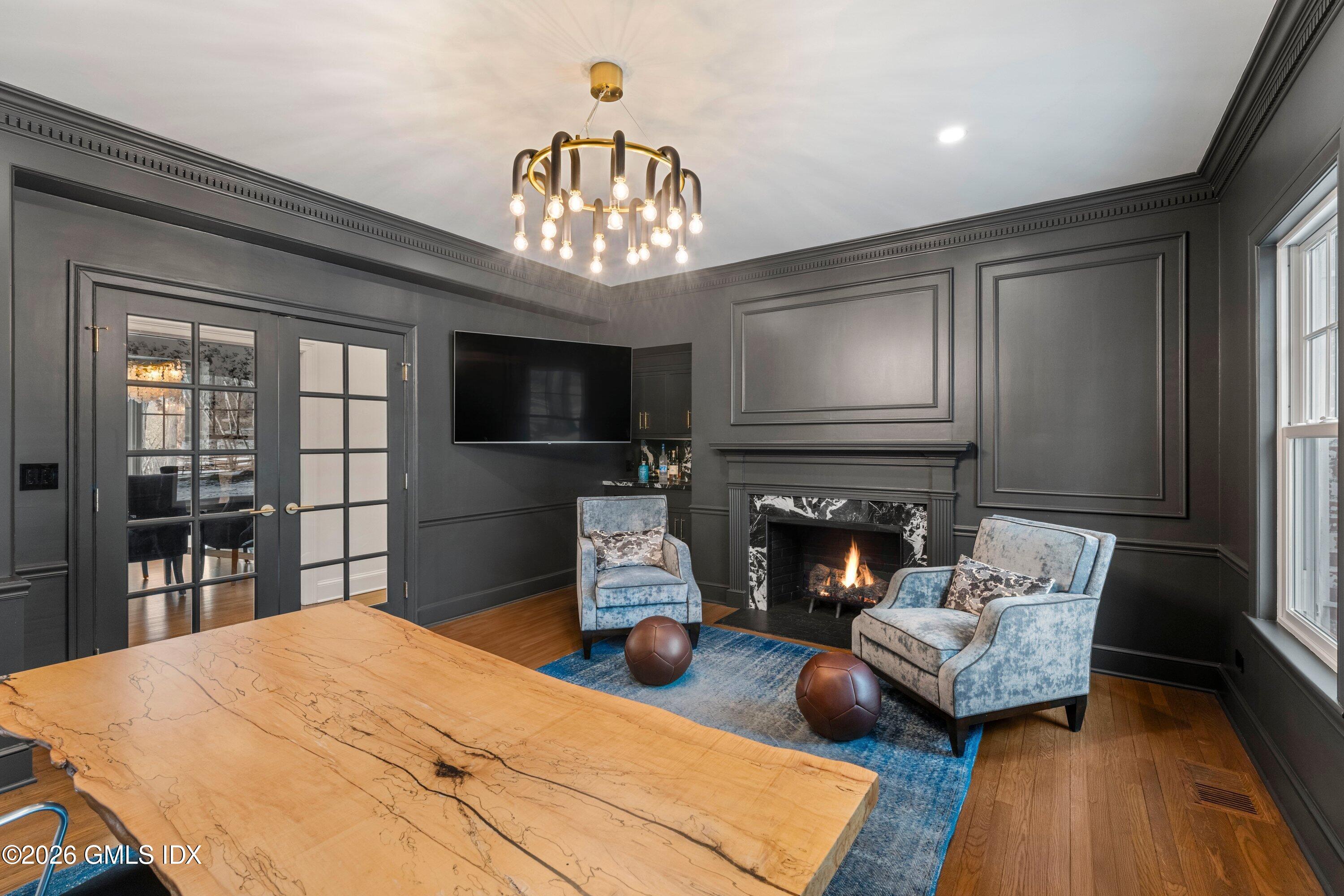 530 Round Hill Road