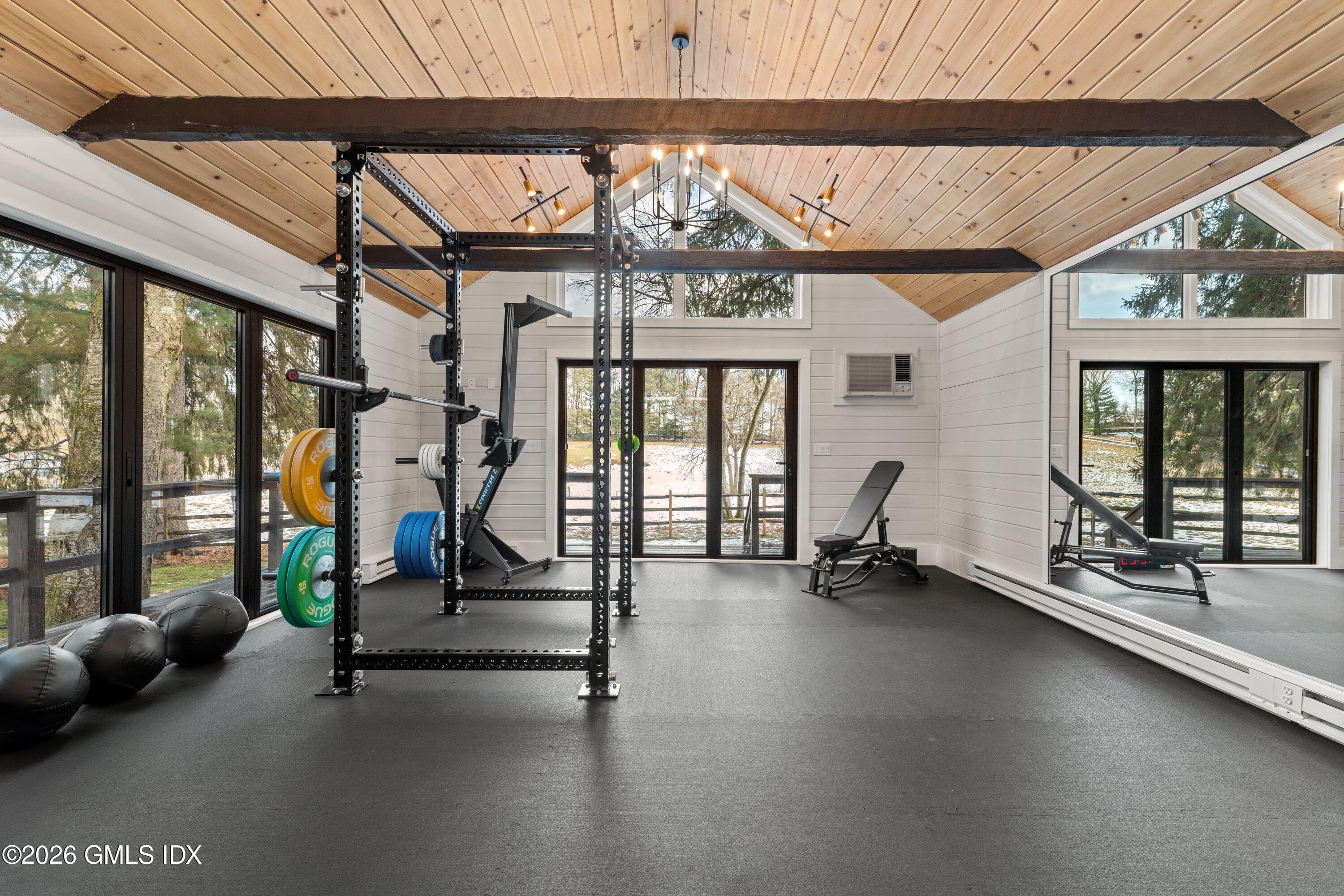 530 Round Hill Road
