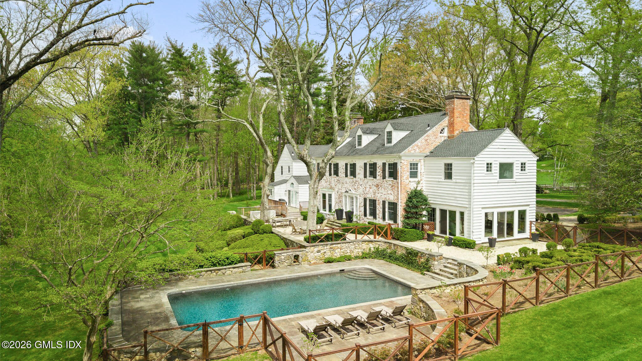 530 Round Hill Road