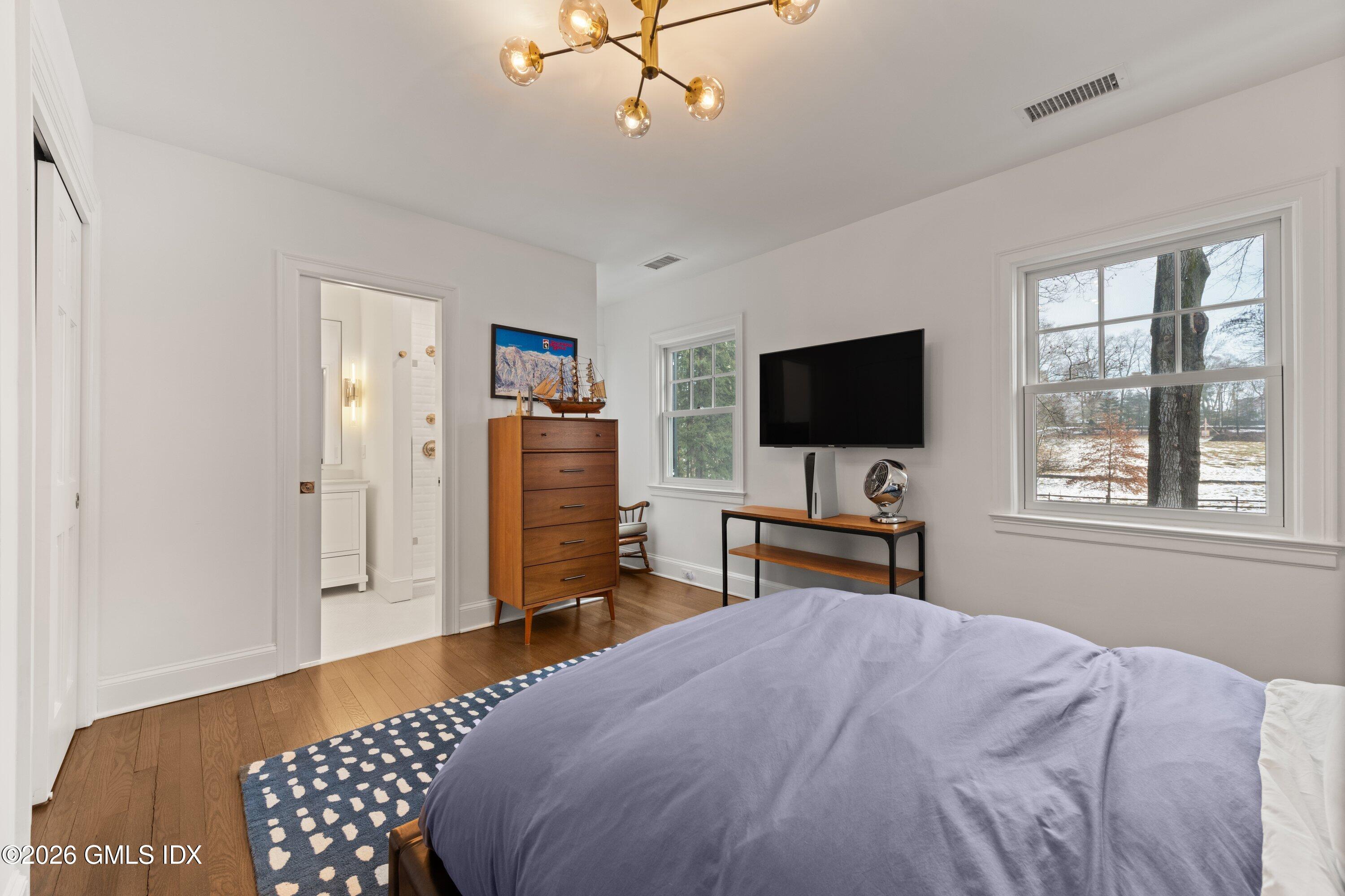 530 Round Hill Road