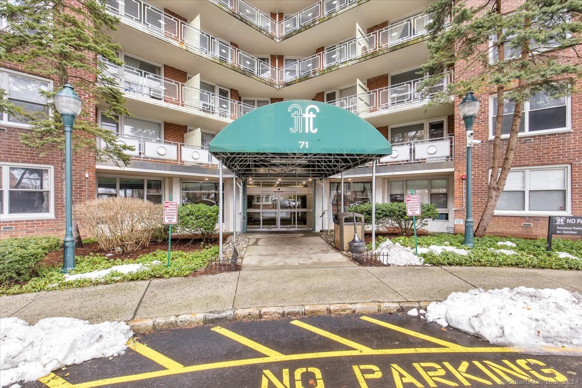 71 Strawberry Hill Avenue APT 209