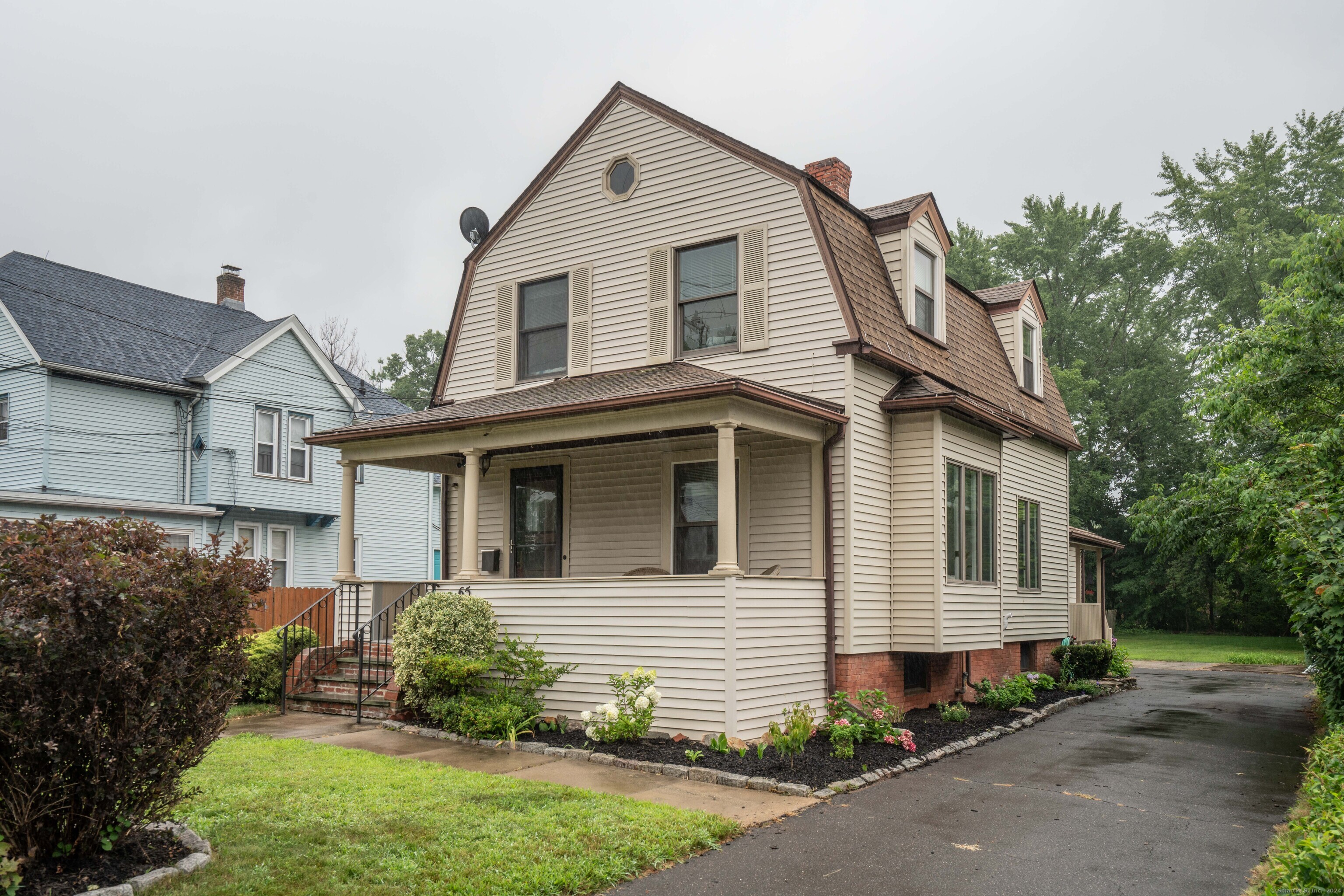65 Naubuc Avenue