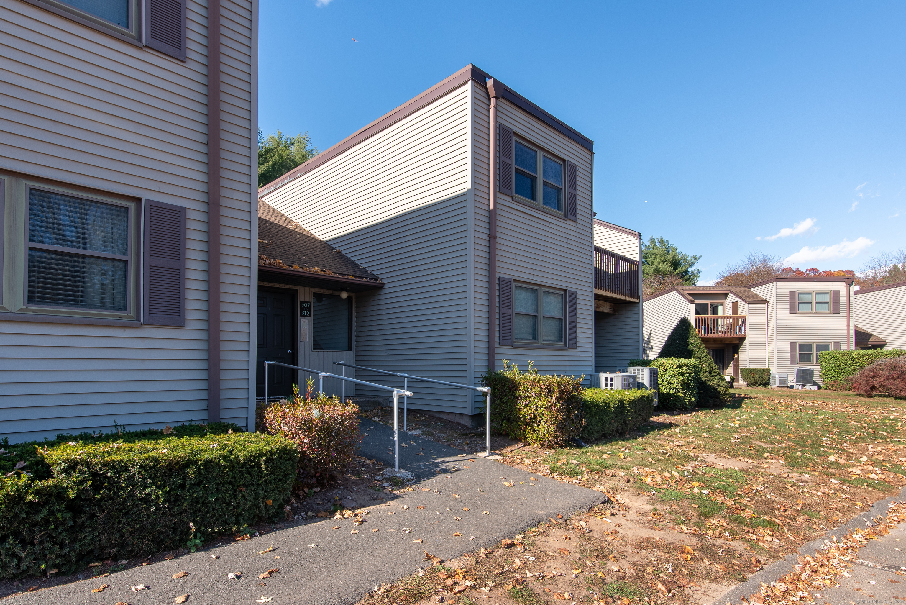 307 Twin Circle Drive 307