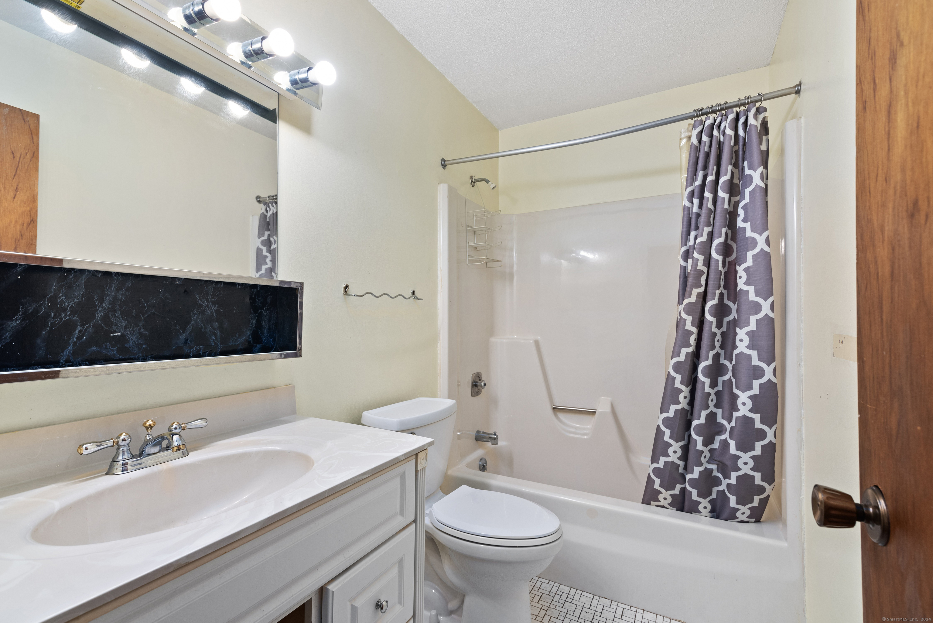 307 Twin Circle Drive 307