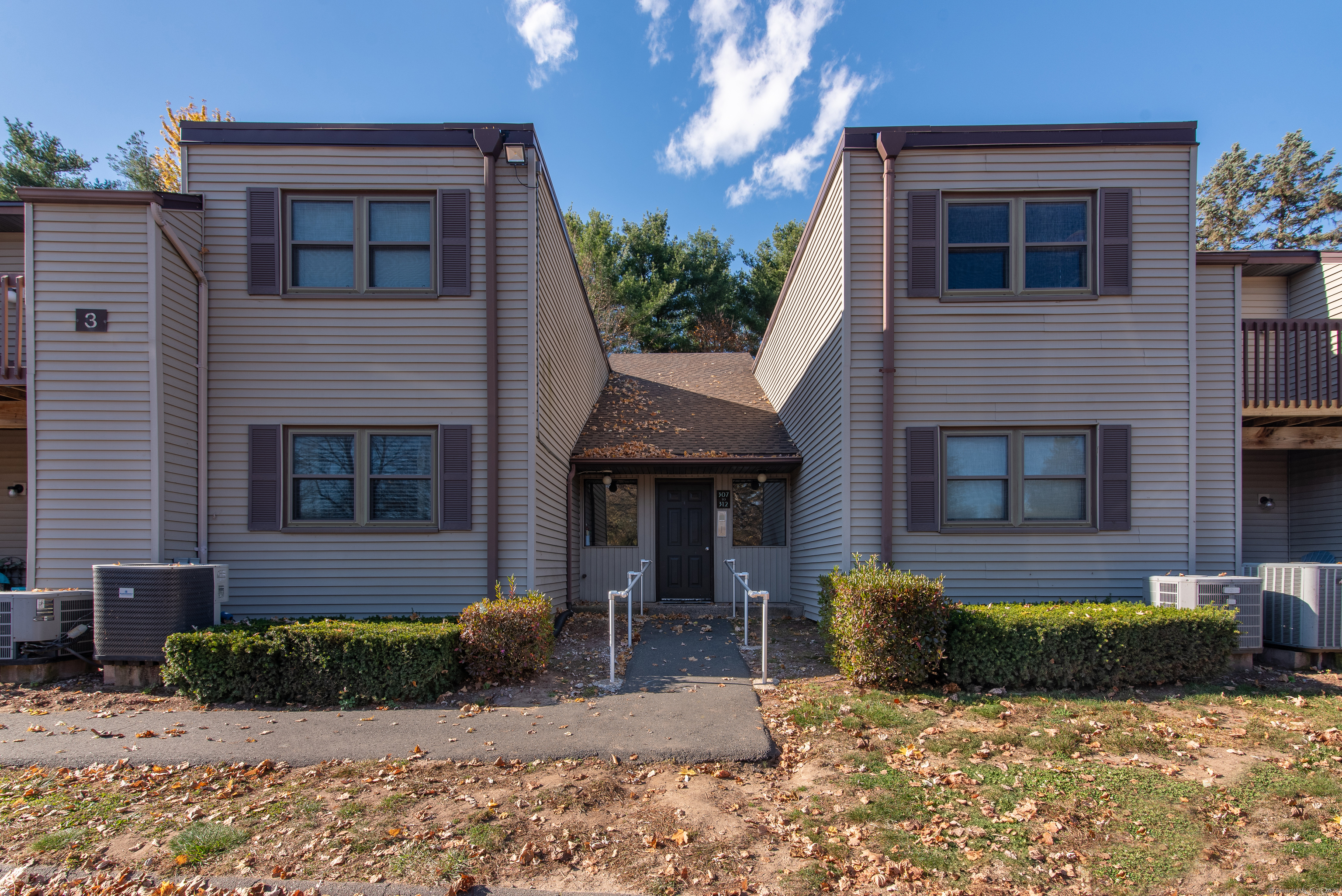 307 Twin Circle Drive 307