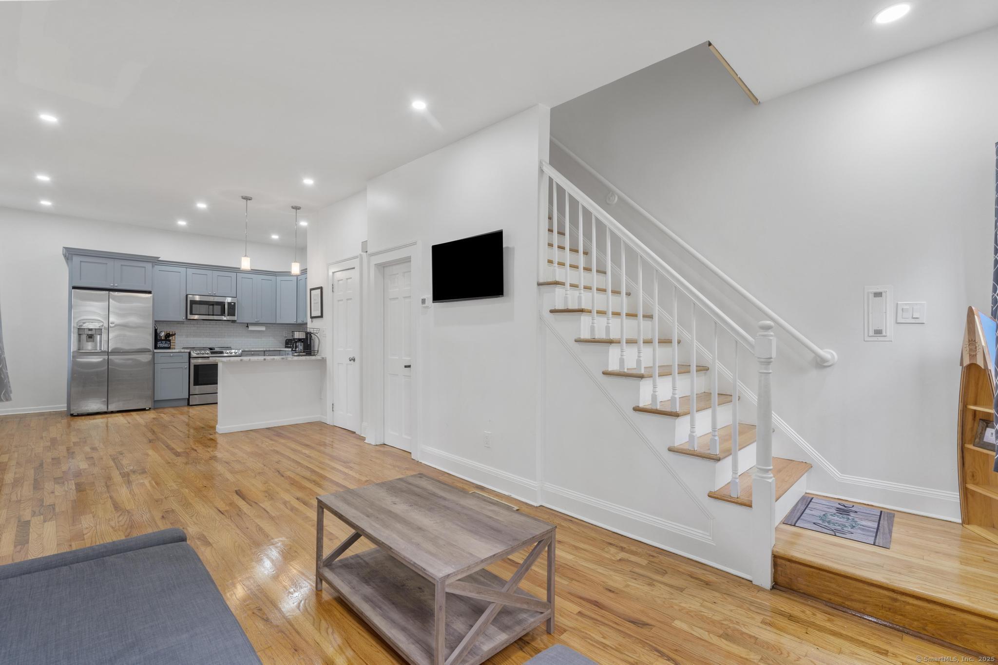 782 Asylum Avenue 782