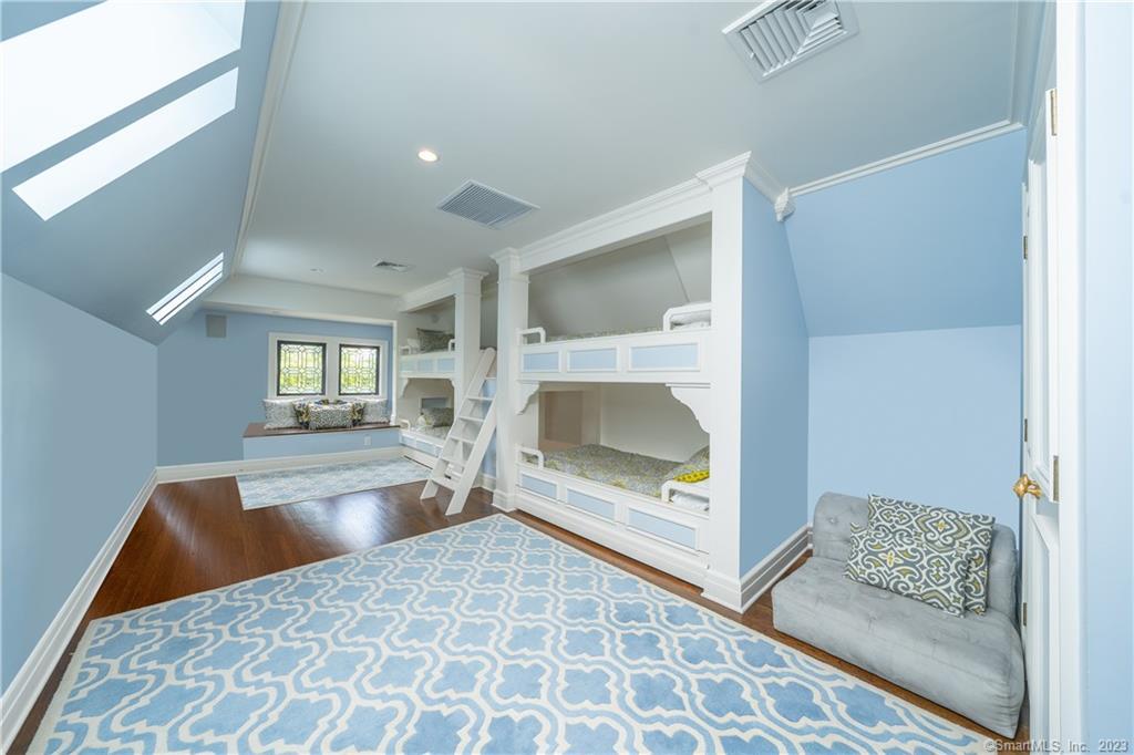 544 Oenoke Ridge
