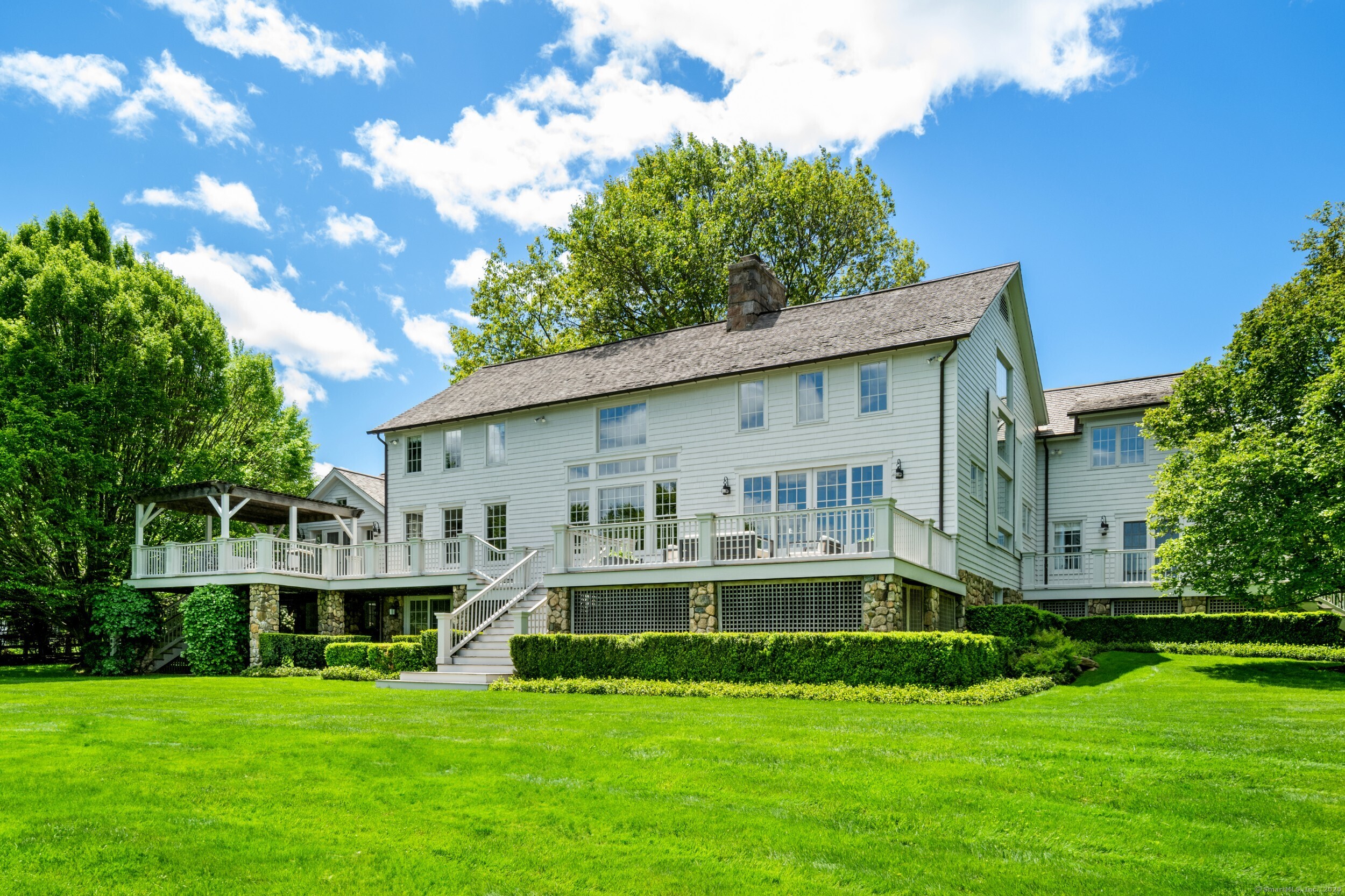 945 Oenoke Ridge