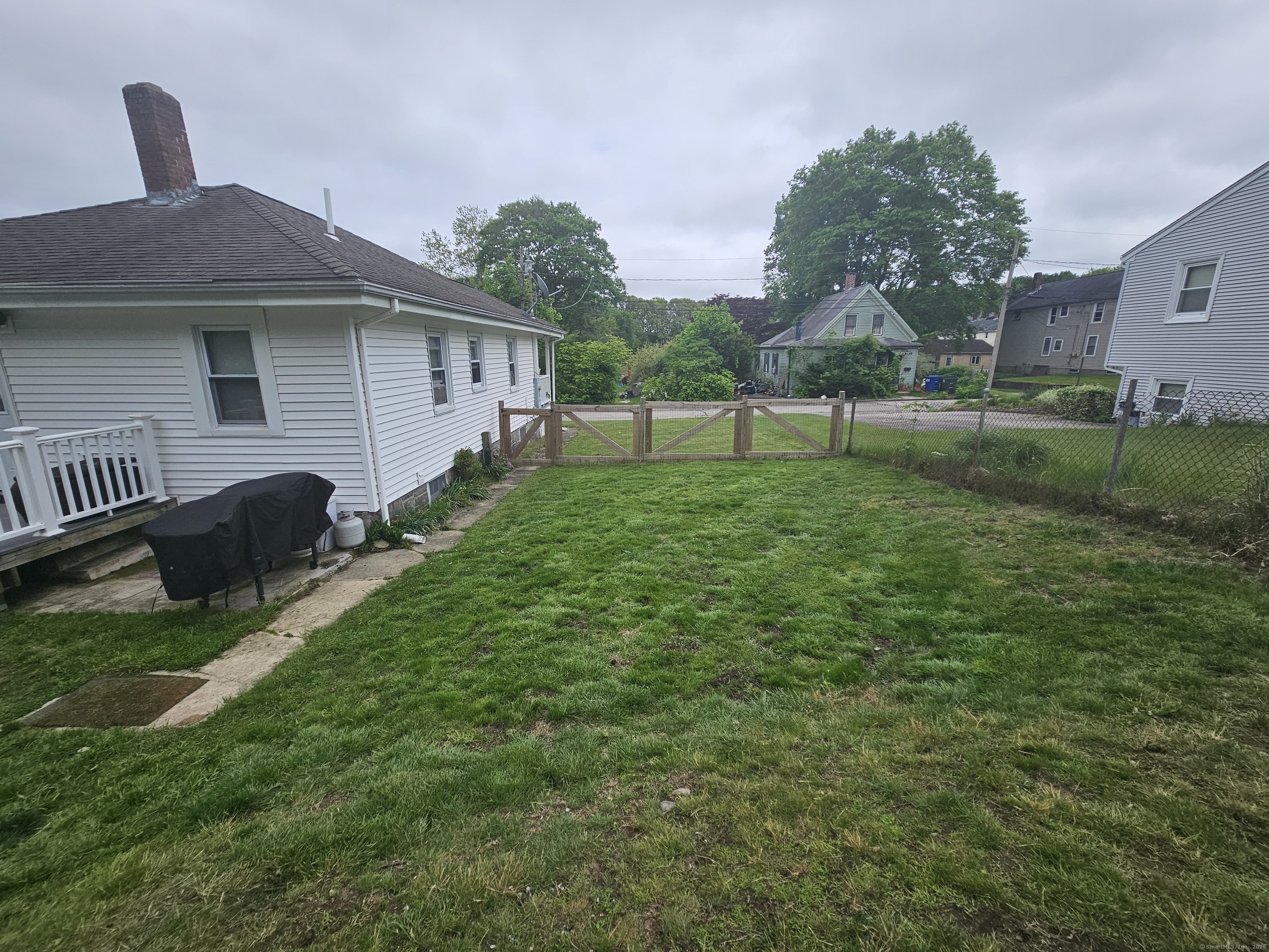 16 Walnut (Pawcatuck) Street