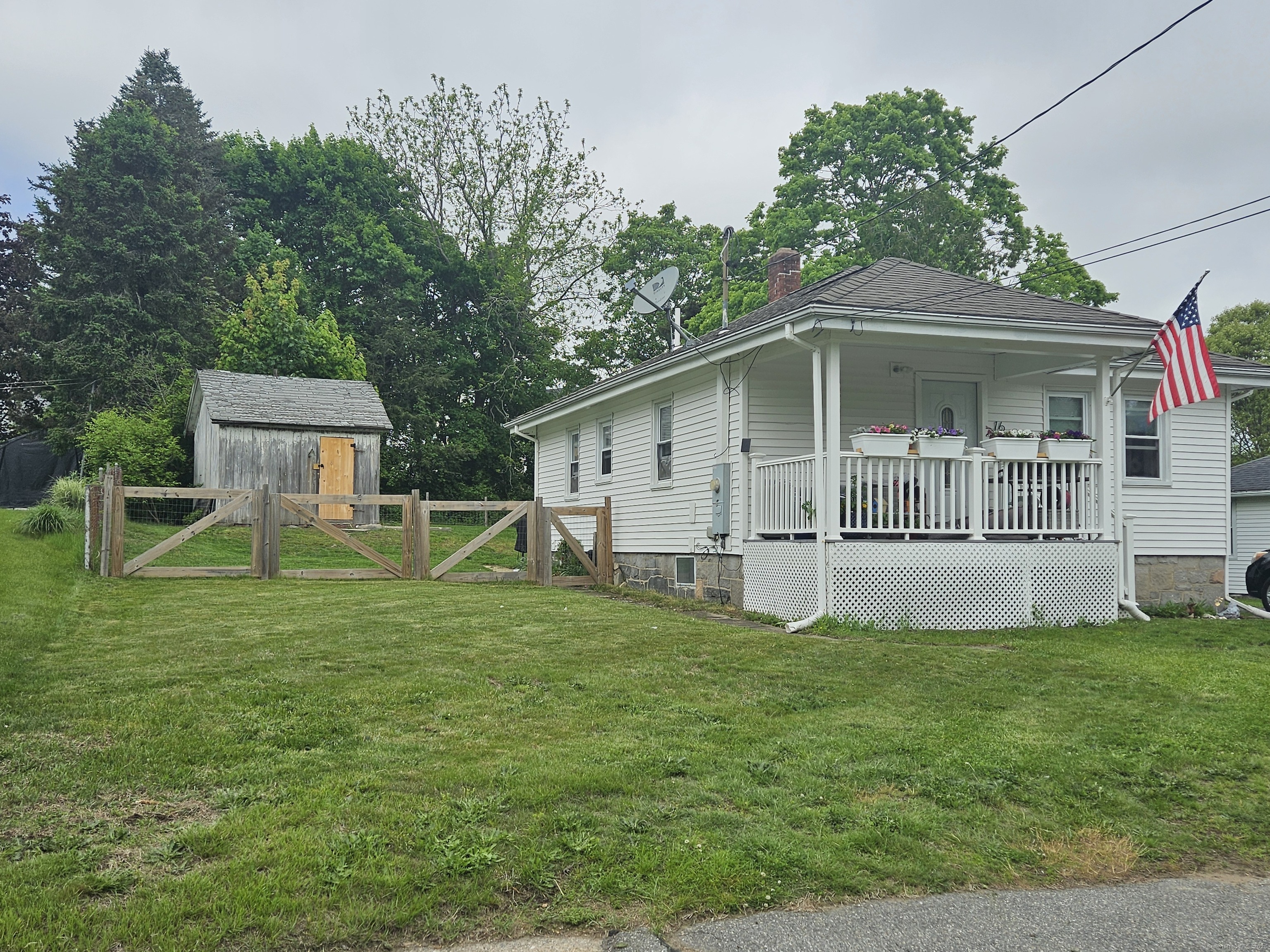 16 Walnut (Pawcatuck) Street