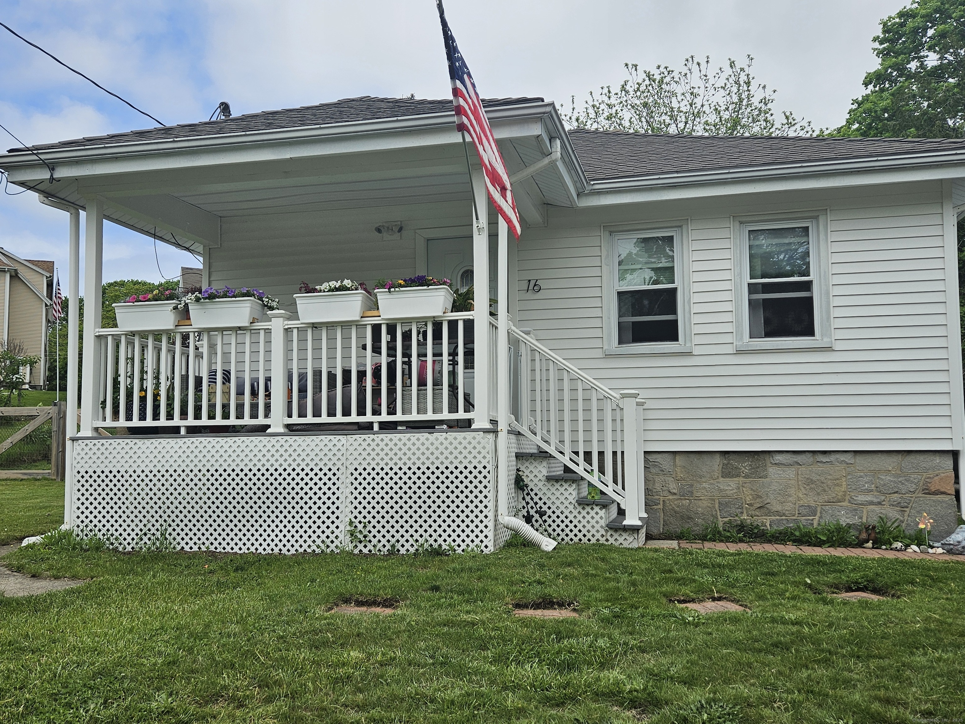 16 Walnut (Pawcatuck) Street