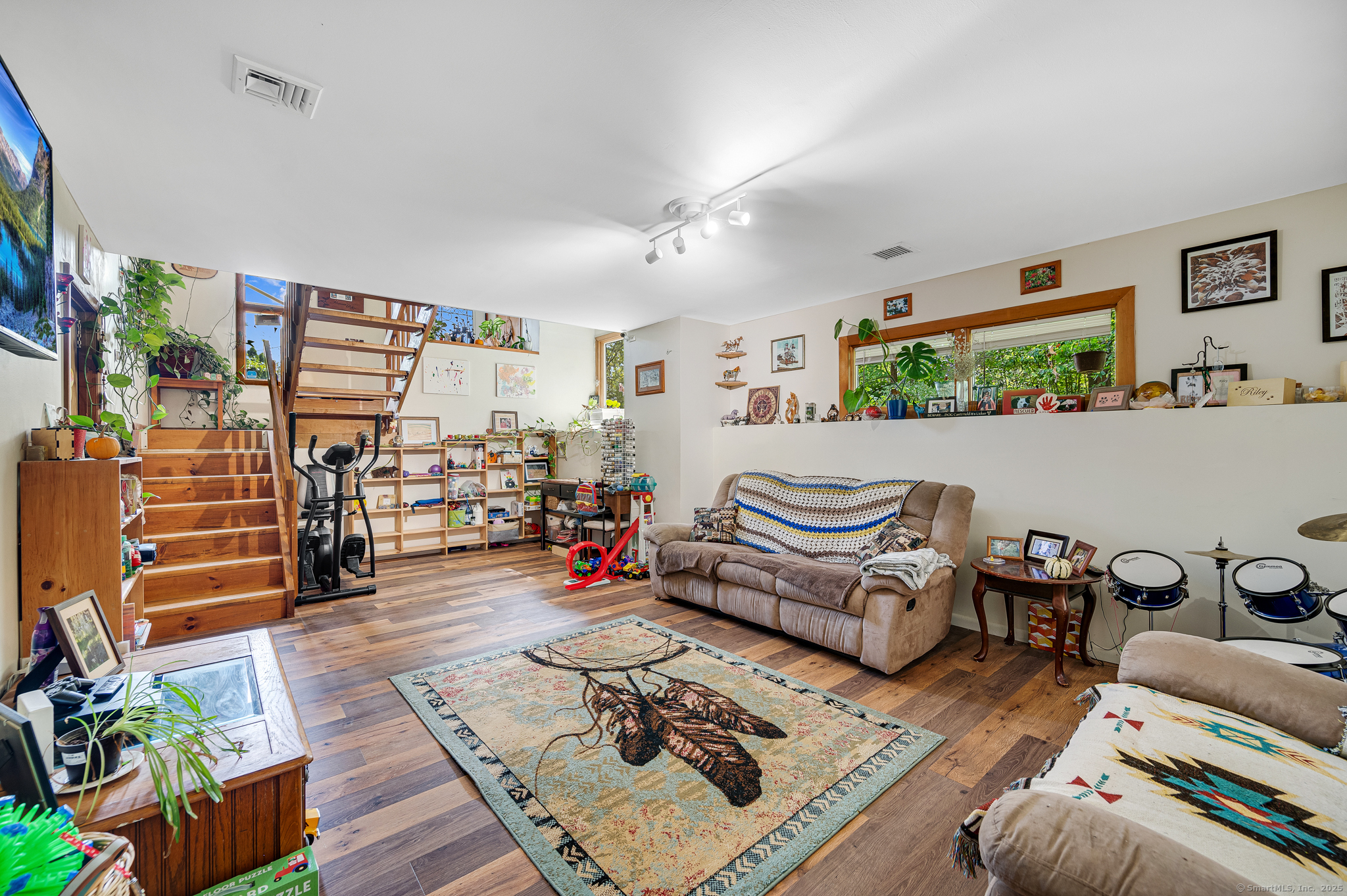 123 Allen Avenue