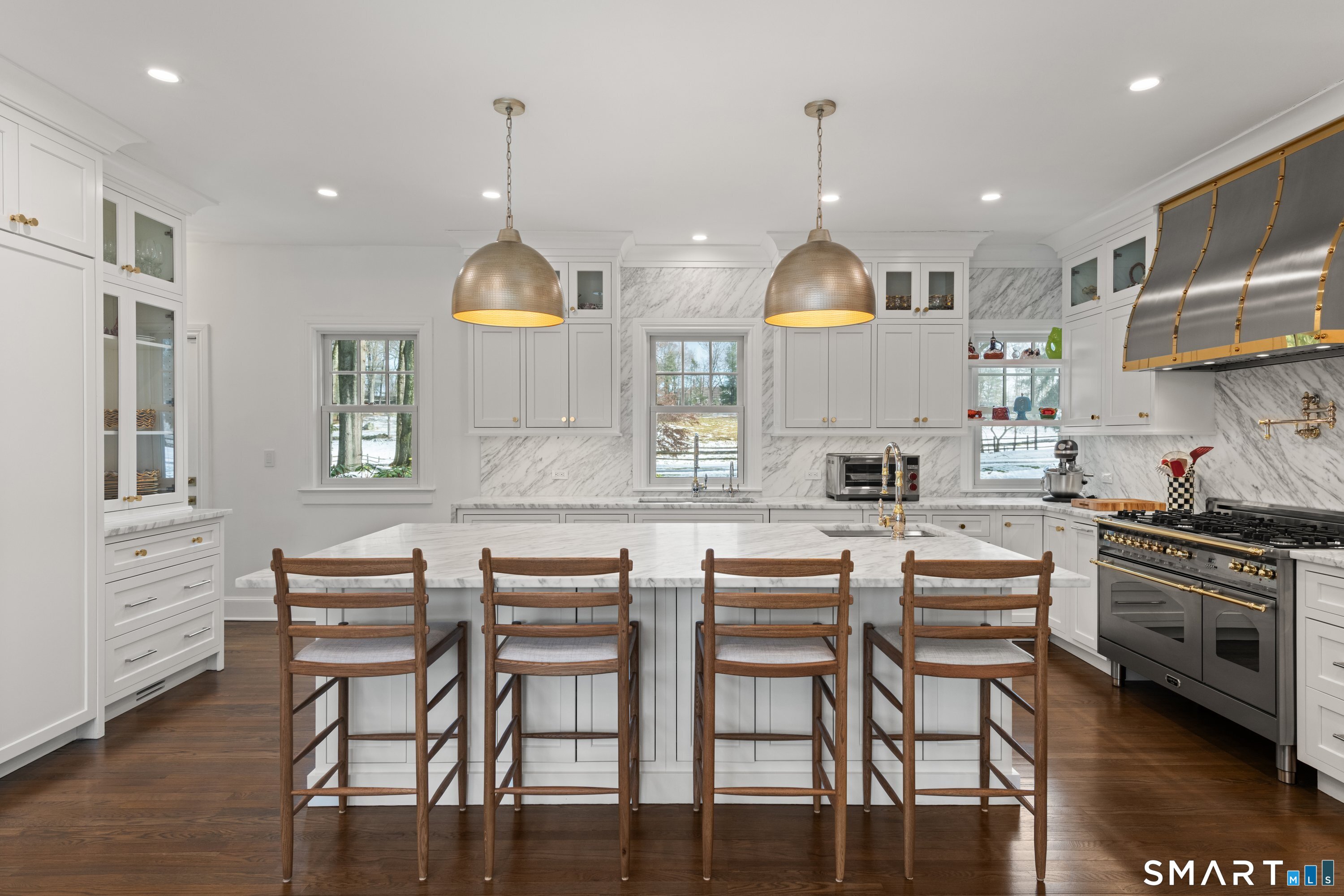 530 Round Hill Road