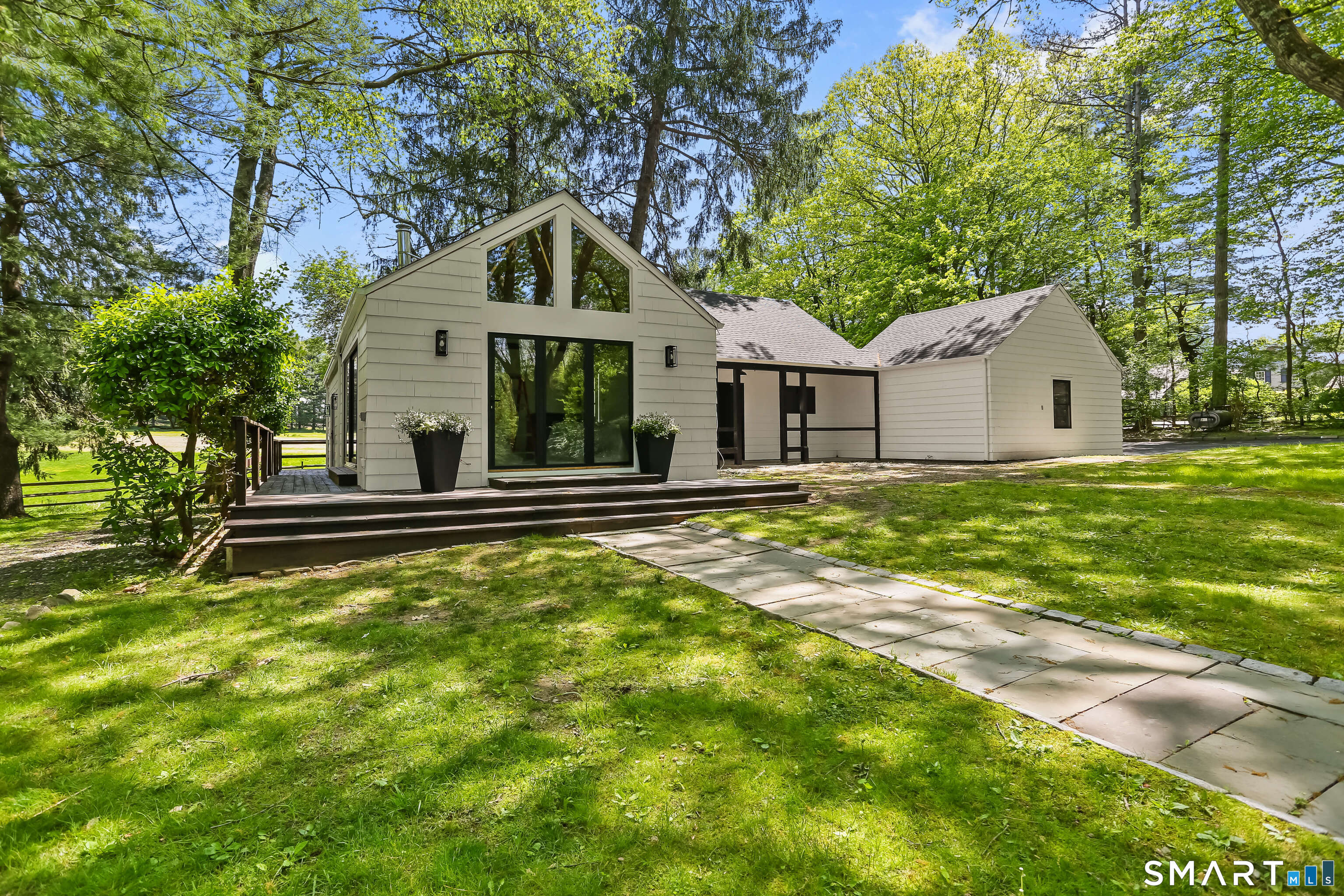 530 Round Hill Road