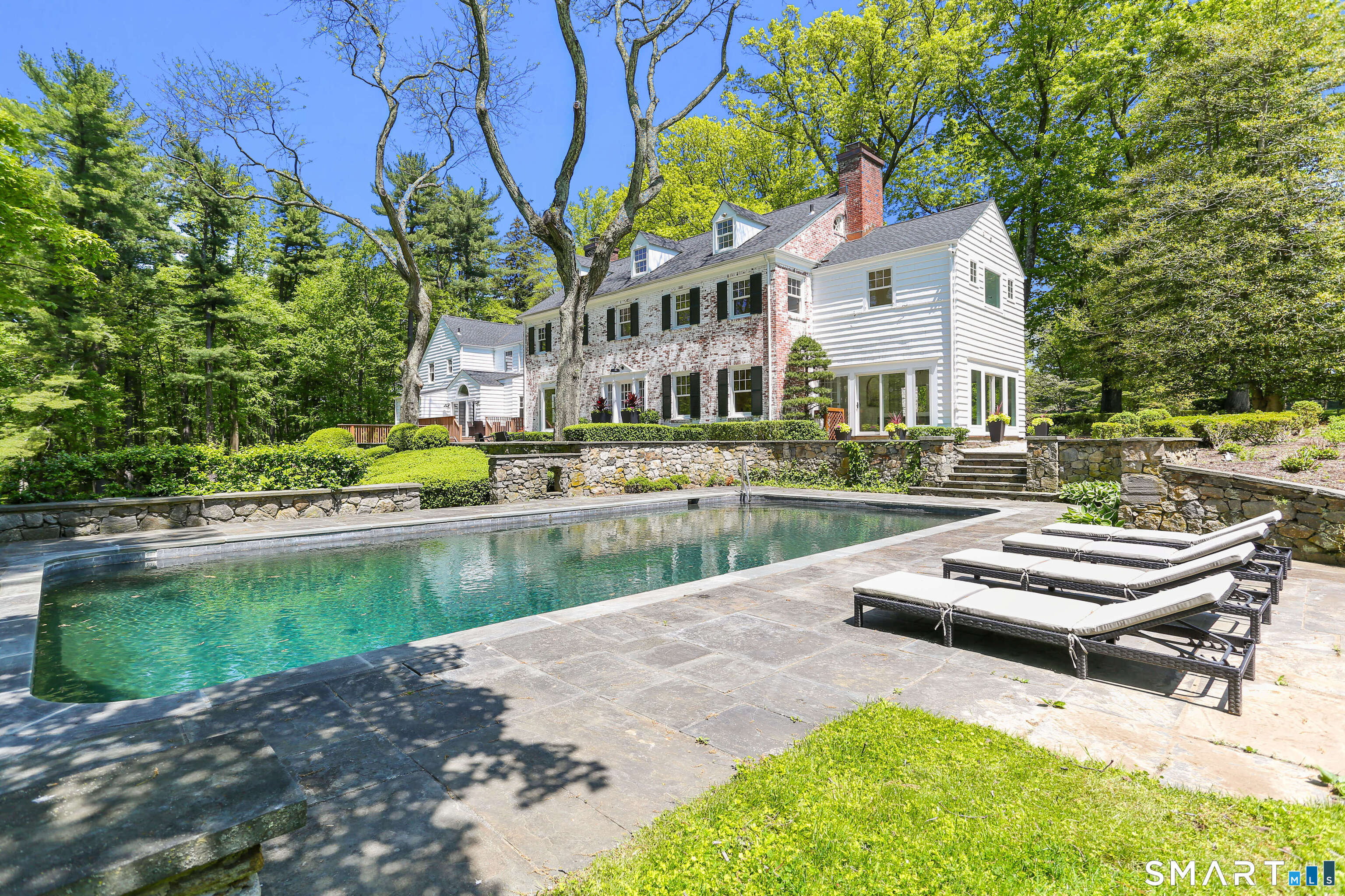 530 Round Hill Road