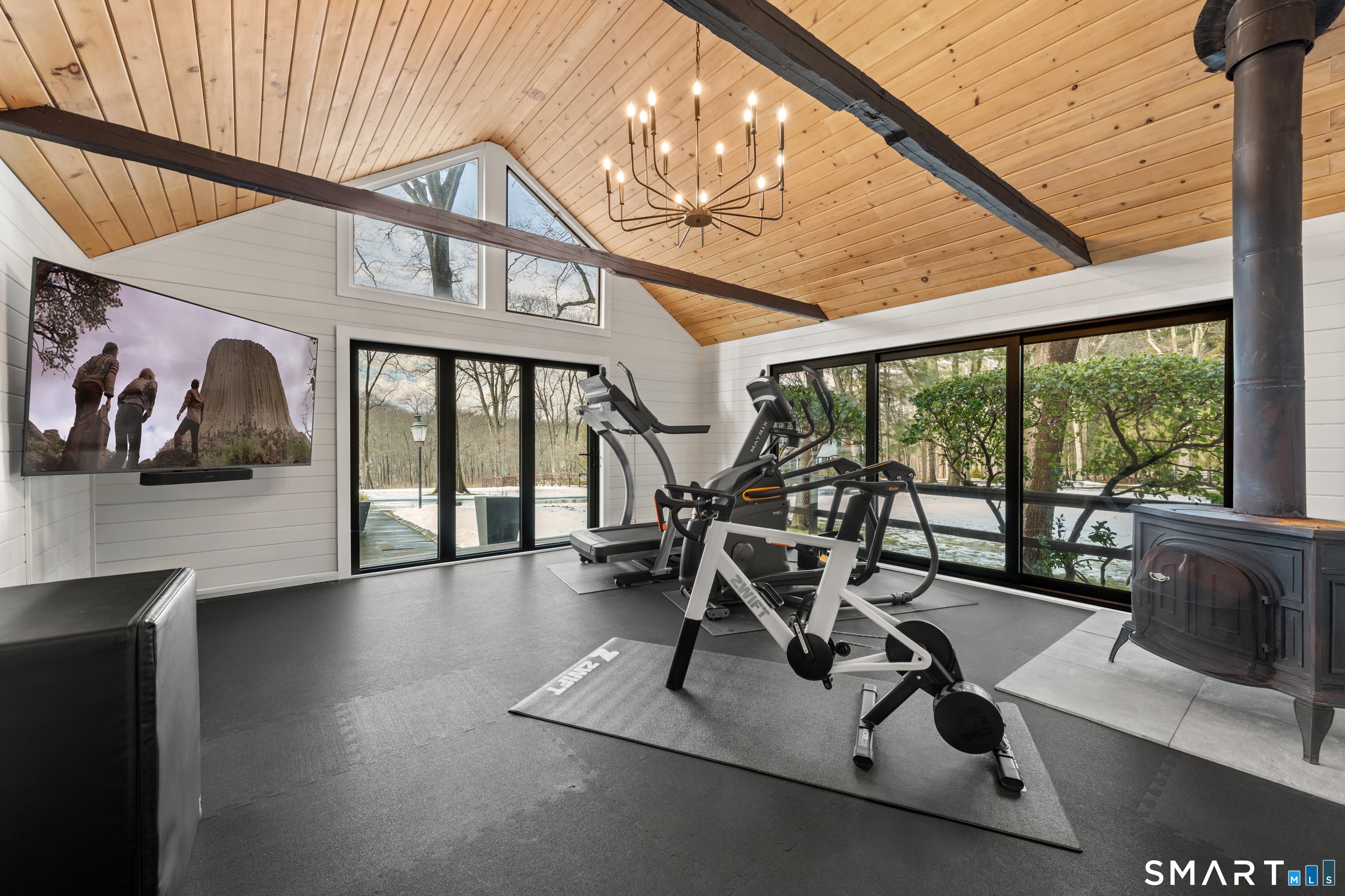 530 Round Hill Road