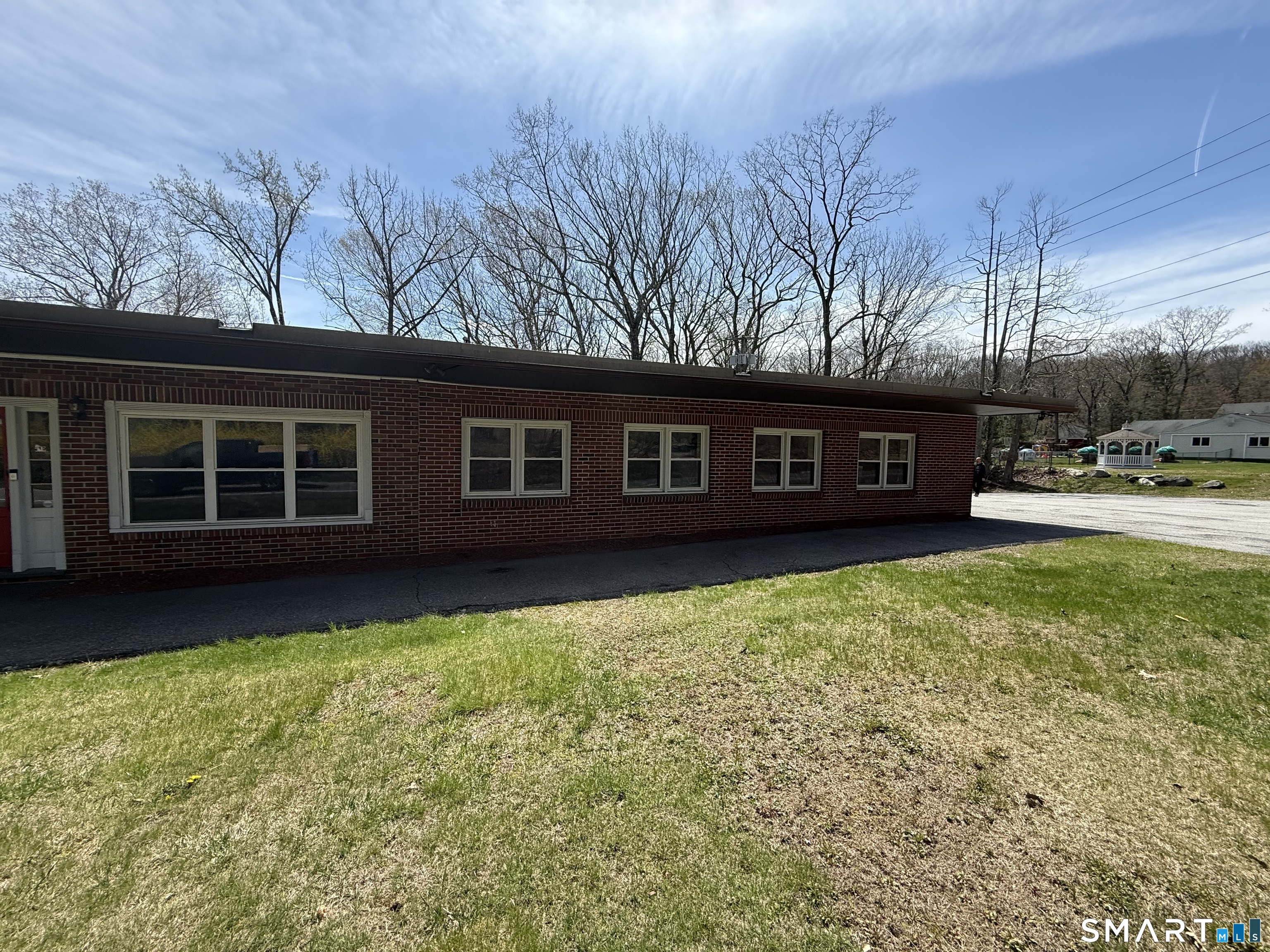 271 Litchfield Road