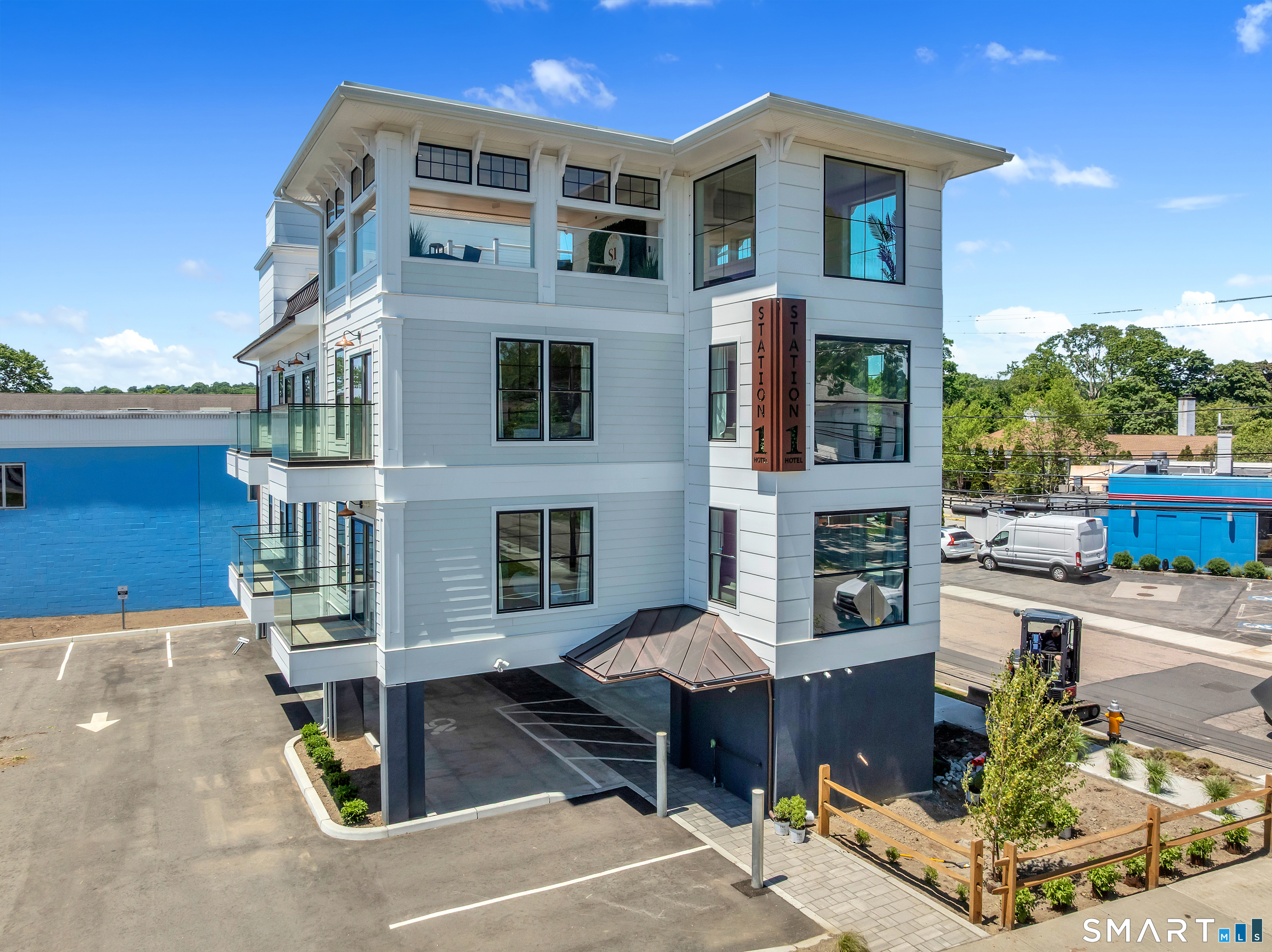 32 Broadway Avenue