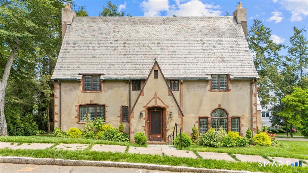 6 West Hill Drive