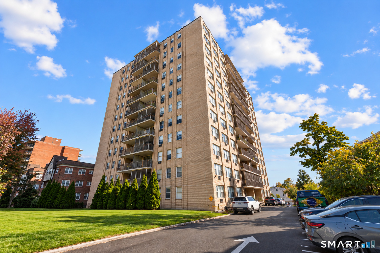 65 Glenbrook Road Unit: 1E