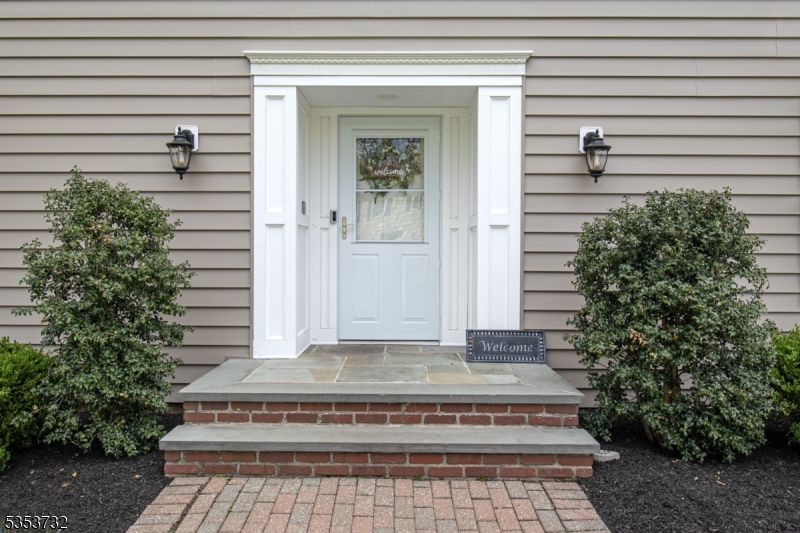 11 N Voorhees Dr