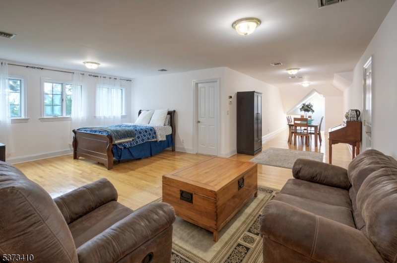 16 Charlotte Hill Dr
