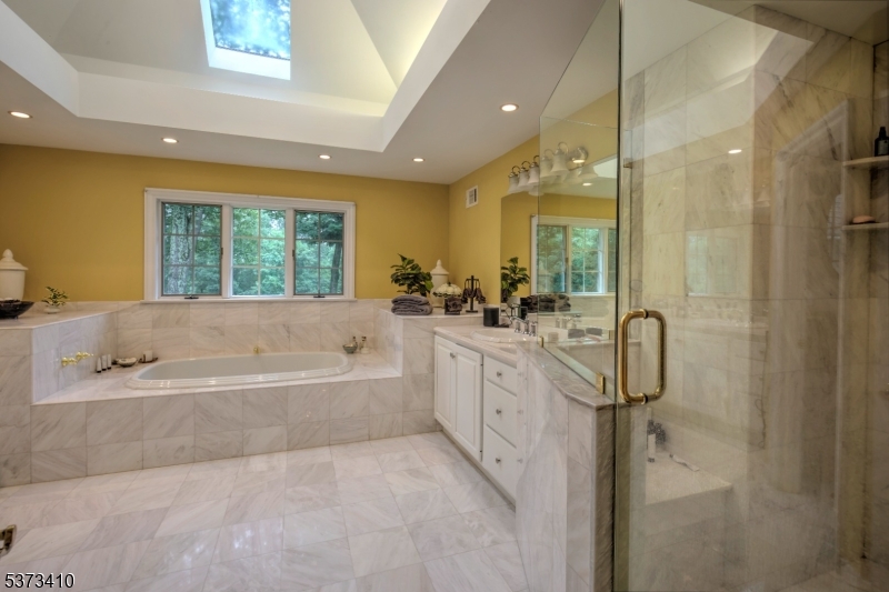 16 Charlotte Hill Dr