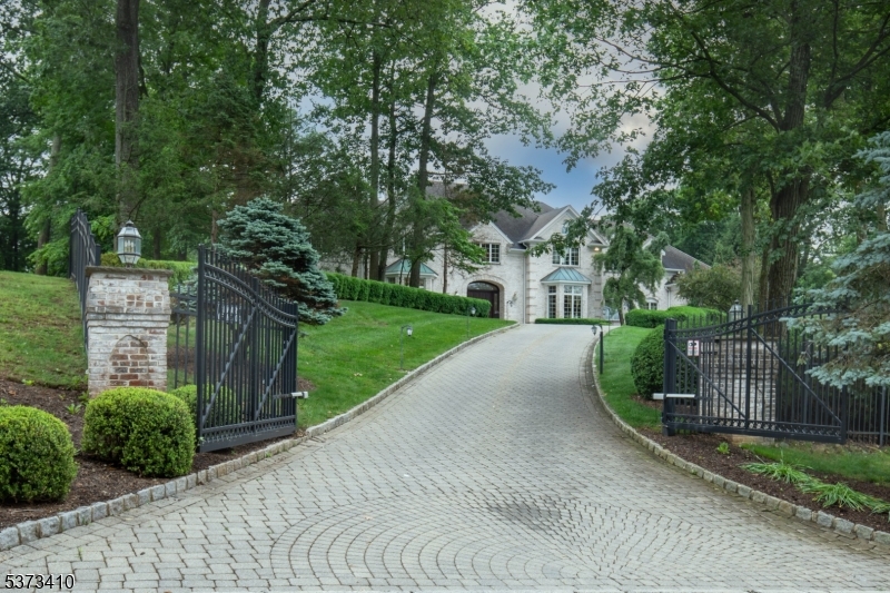 16 Charlotte Hill Dr
