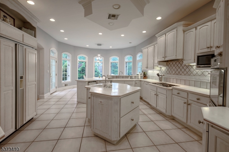 16 Charlotte Hill Dr