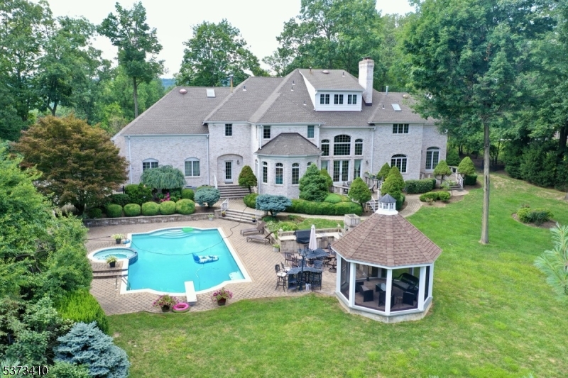 16 Charlotte Hill Dr