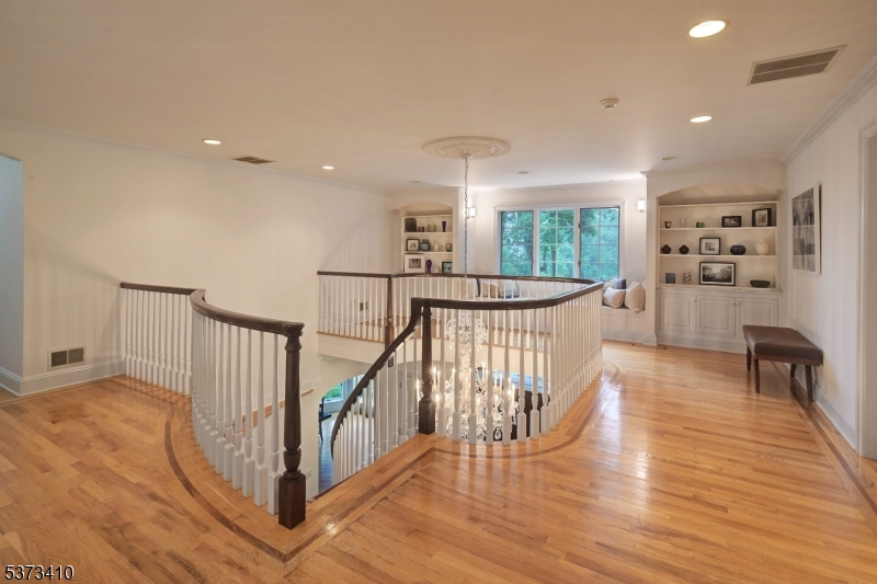 16 Charlotte Hill Dr