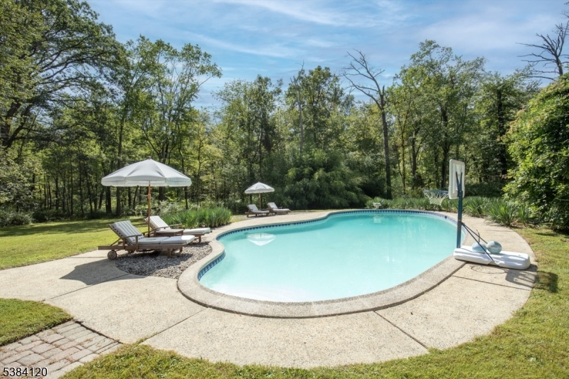 147 Liberty Corner Rd