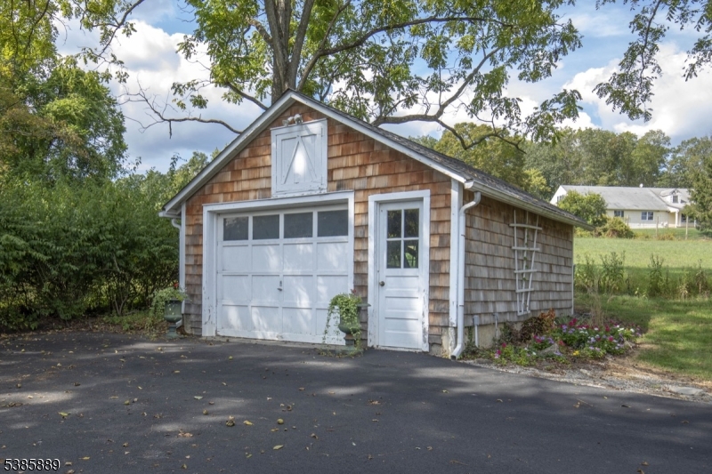 38 Fairmount Road East
