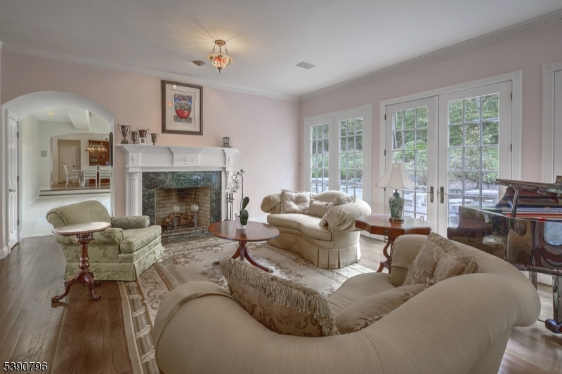 6 Wright Ln