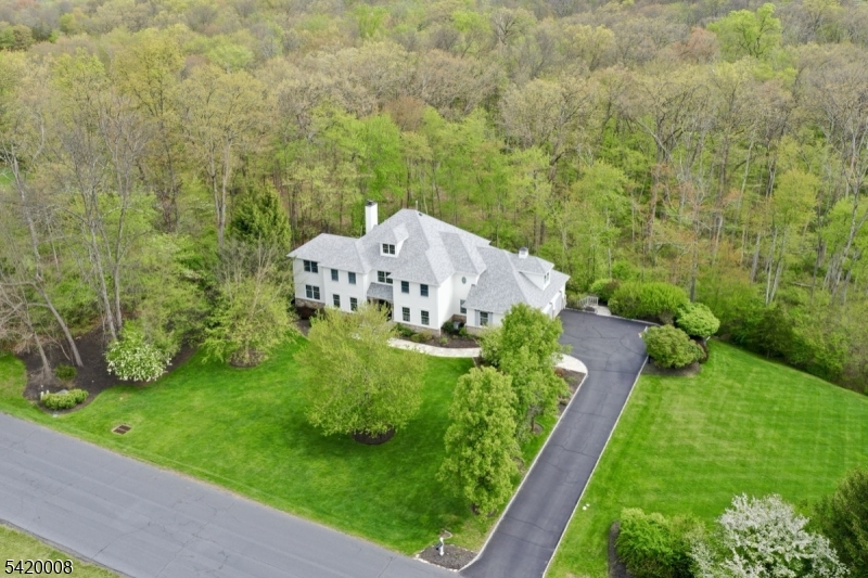 82 Woodman Ln