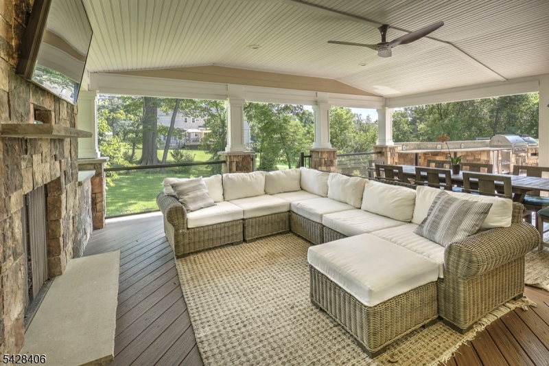 40 Sunnybrook Rd