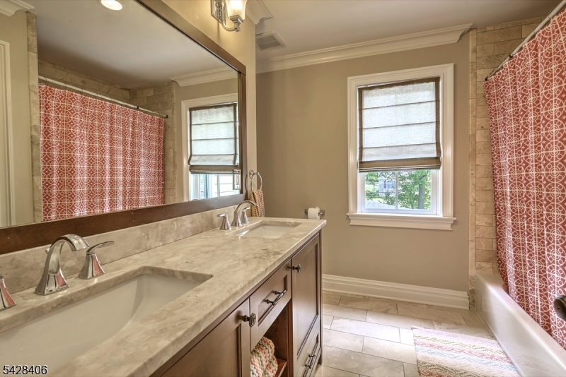 40 Sunnybrook Rd