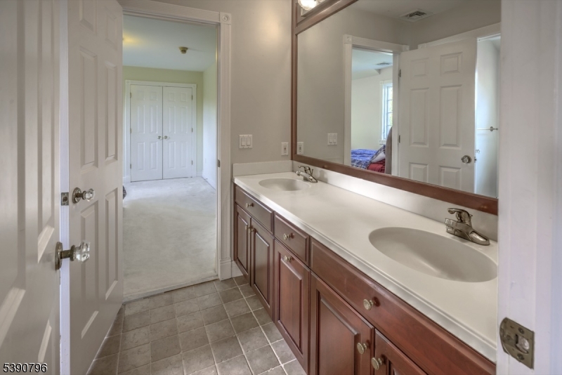 6 Wright Ln