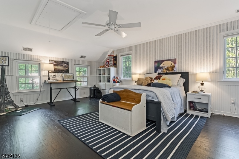 11 Red Oak Row