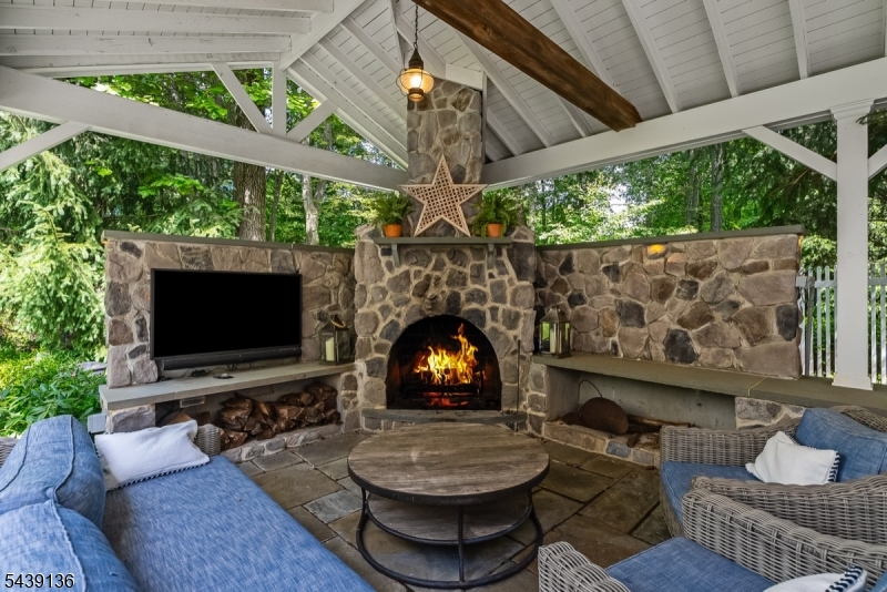 11 Red Oak Row