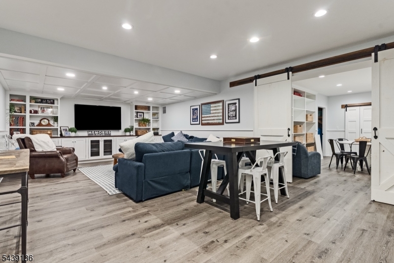 11 Red Oak Row