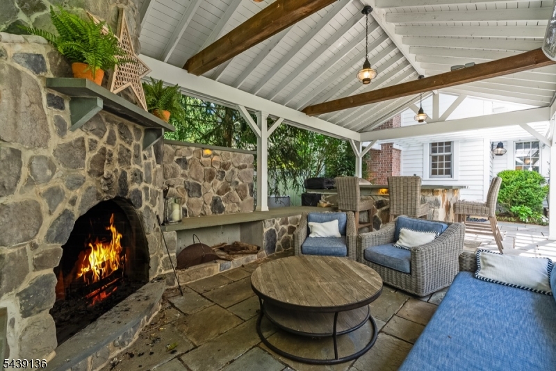 11 Red Oak Row