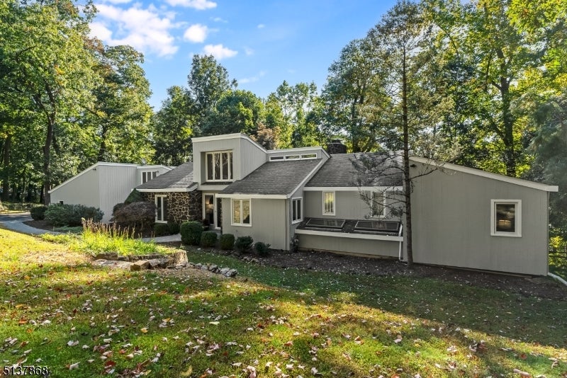 33 Crest Dr