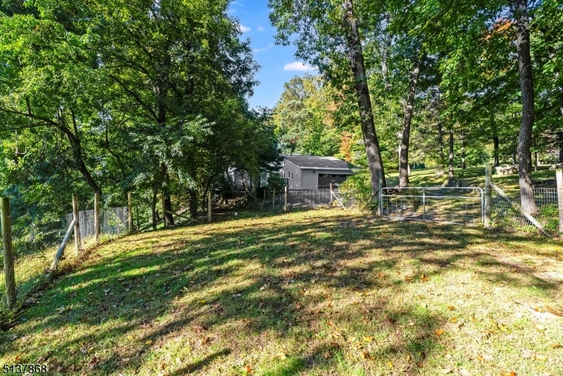 33 Crest Dr